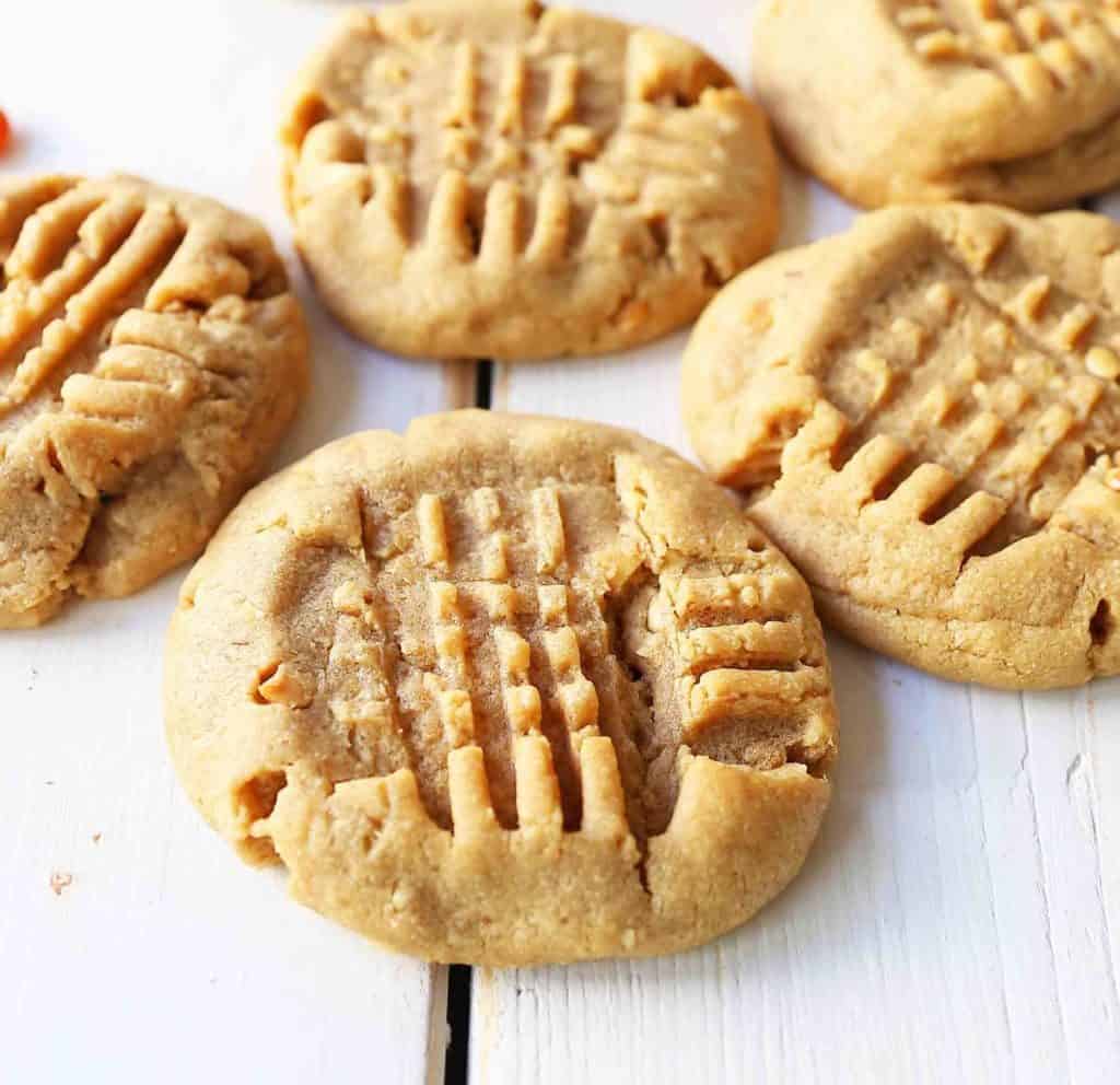 CHEWY PEANUT BUTTER COOKIES